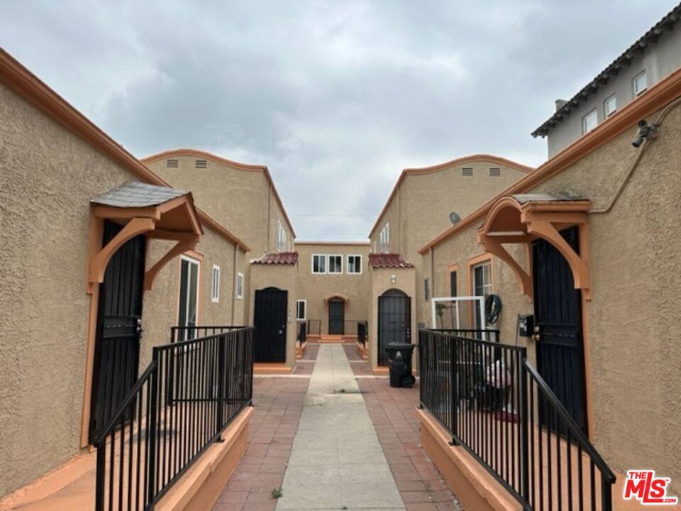Apartment for rent at 836 S Catalina St #8361 2, Los Angeles, CA 90005