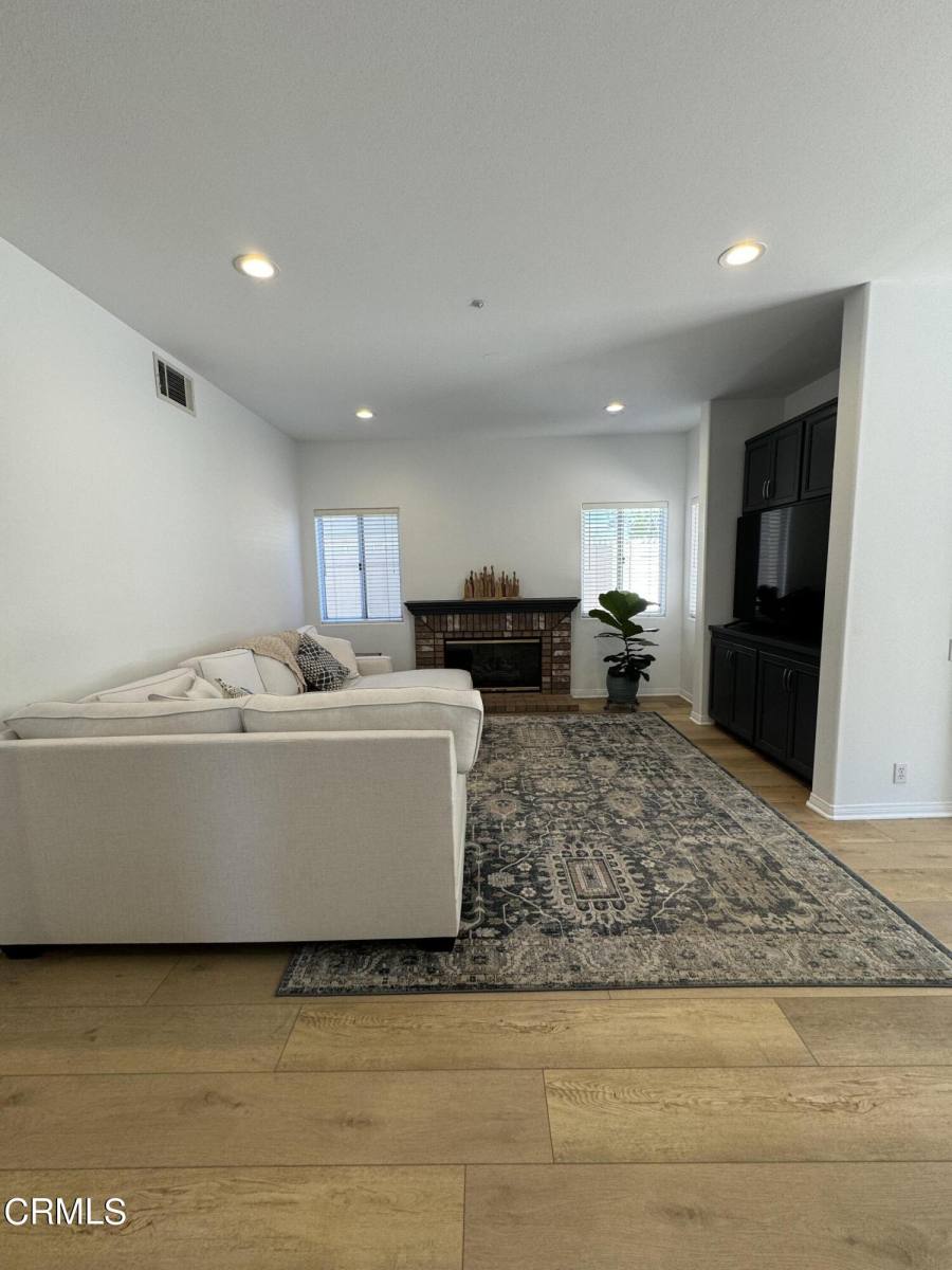 Apartment for rent at 8262 Loma Vista Rd, Ventura, CA 93004