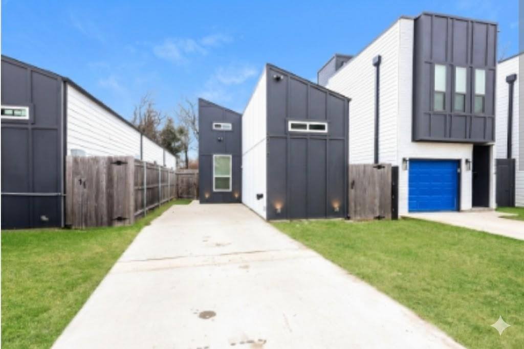Apartment for rent at 2216 Dyson St, Dallas, TX 75215