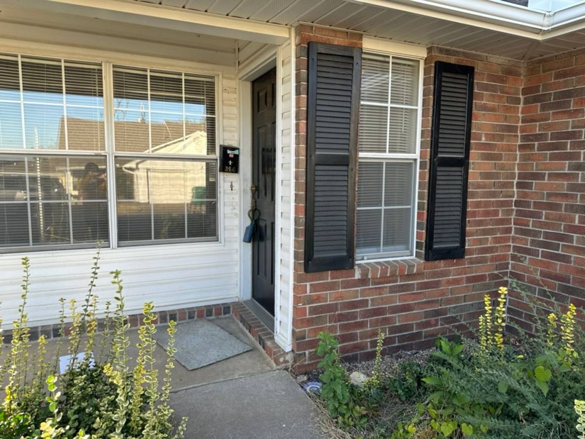 House for rent at 314 S 11th Place, Rogers, AR 72756