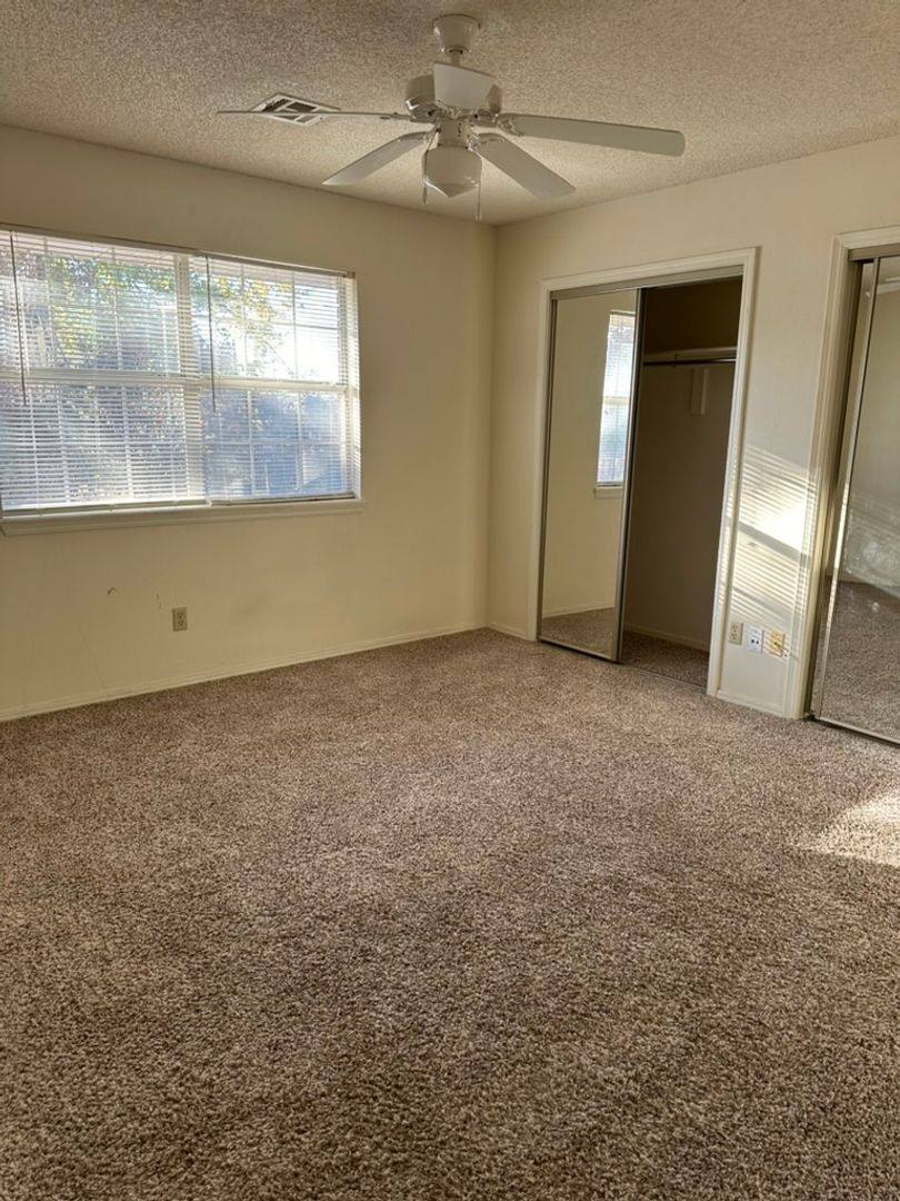 House for rent at 314 S 11th Place, Rogers, AR 72756