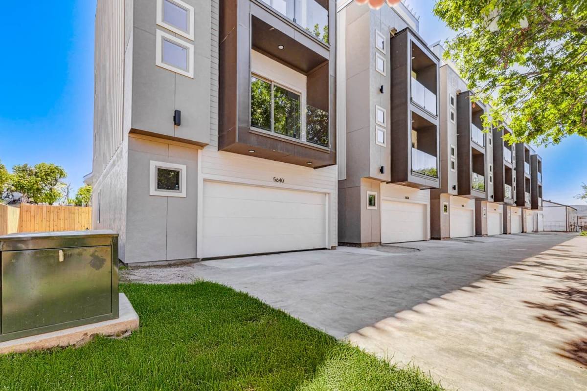 Townhouse for rent at 5634 Dolores St, Houston, TX 77057