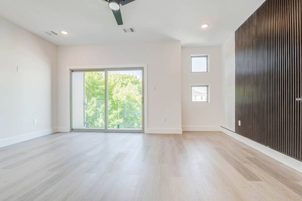 Townhouse for rent at 5634 Dolores St, Houston, TX 77057