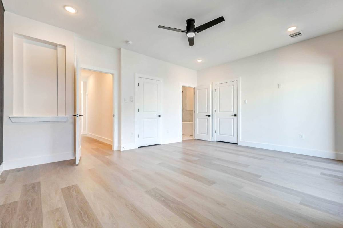 Townhouse for rent at 5634 Dolores St, Houston, TX 77057