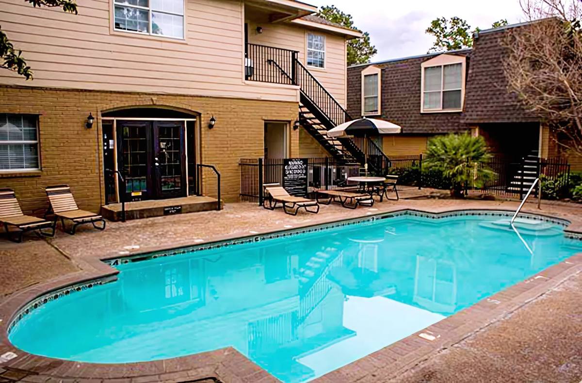 Apartment for rent at 6311 Beverly Hill St #121, Houston, TX 77057
