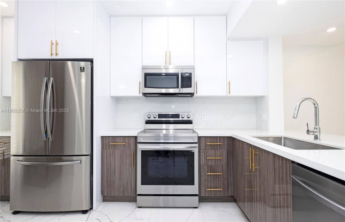 Townhouse for rent at 16697 Hemingway Dr, Fort Lauderdale, FL 33326