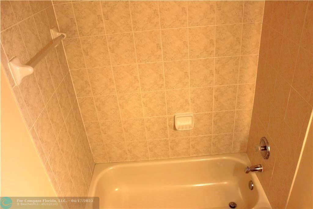 Apartment for rent at 10670 Oldhammock Way, Wellington, FL 33414
