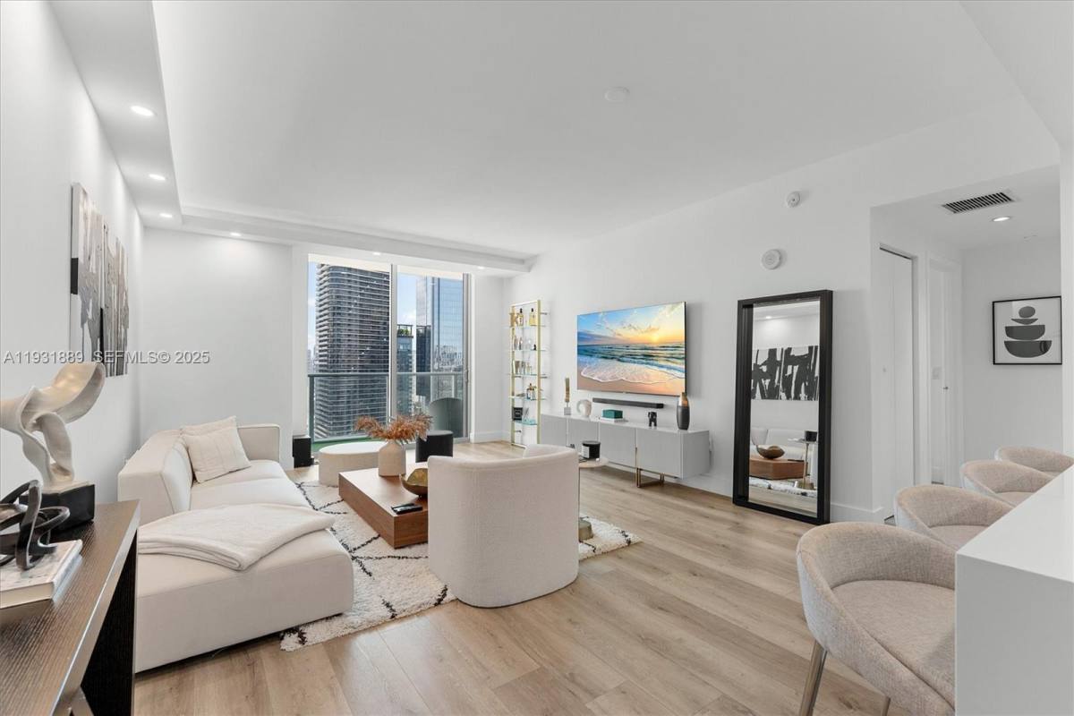 Apartment for rent at 1100 S Miami Ave #4008, Miami, FL 33130