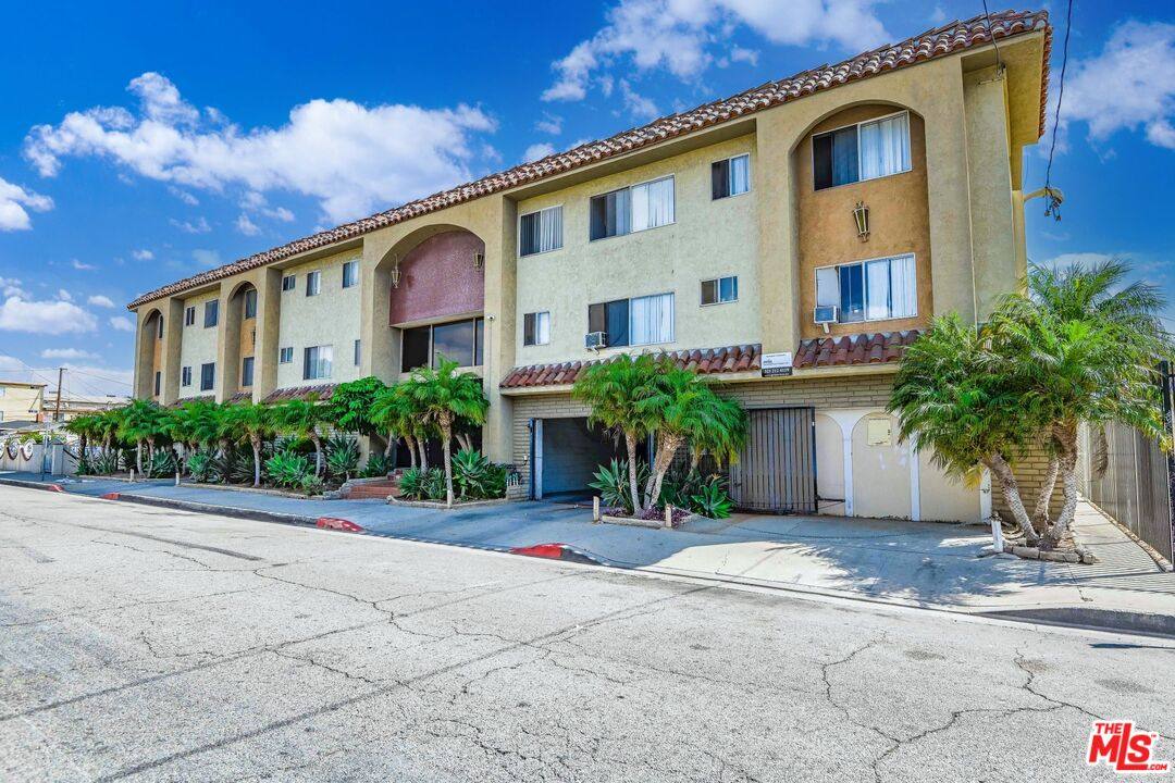 Apartment for rent at 14108 Doty Ave #38, Hawthorne, CA 90250