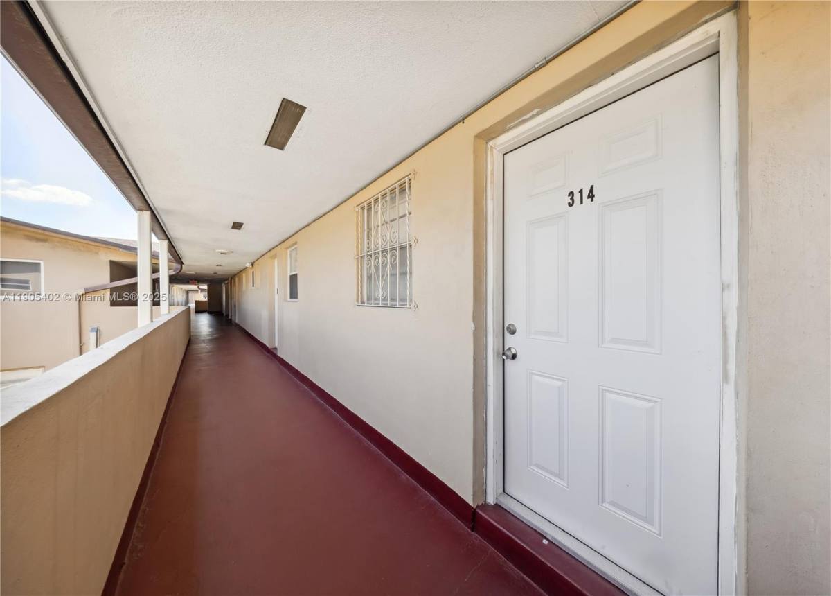 Apartment for rent at 140 Royal Palm Rd #3144, Hialeah, FL 33016