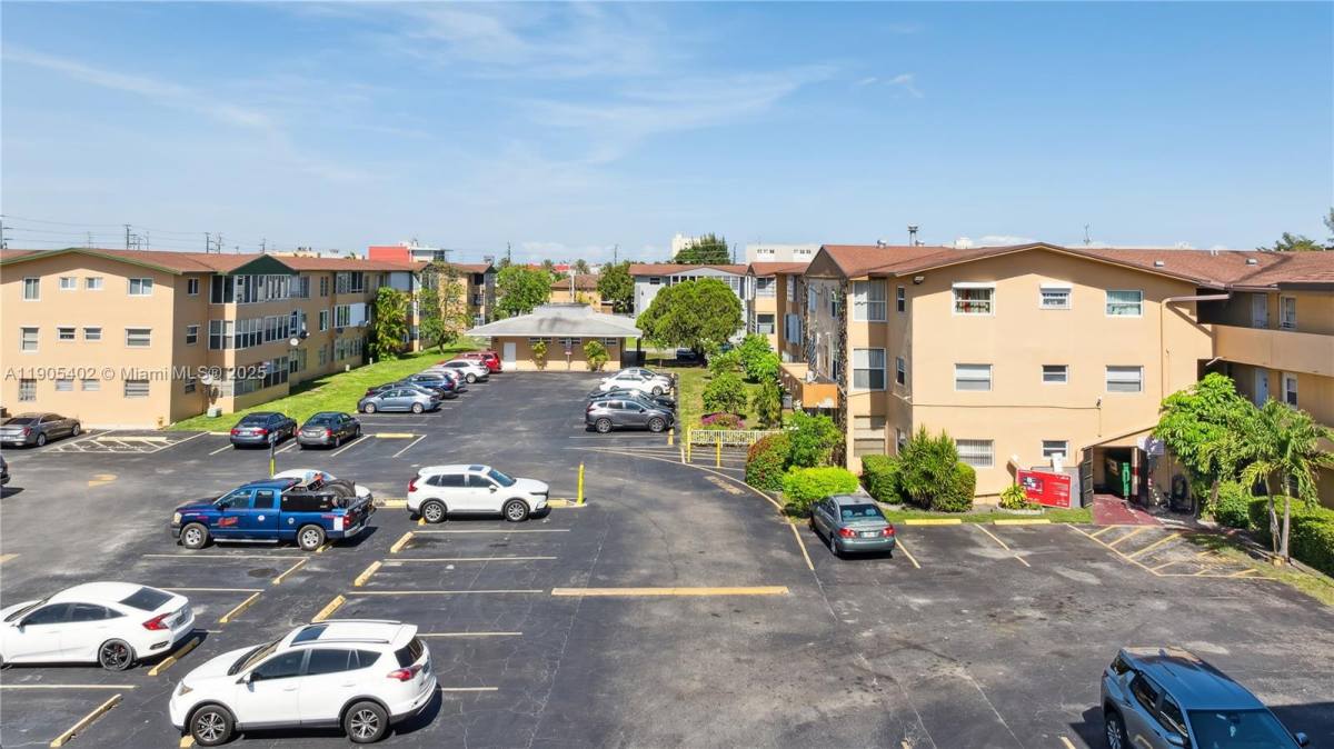 Apartment for rent at 140 Royal Palm Rd #3144, Hialeah, FL 33016
