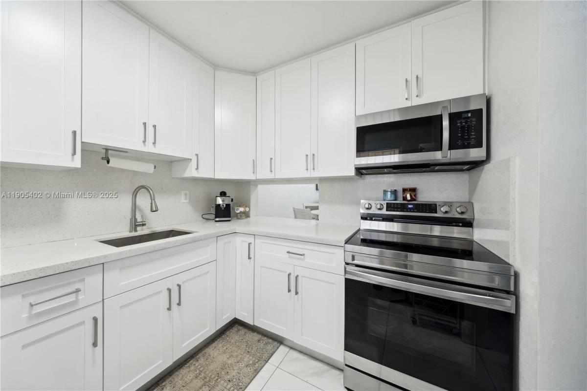 Apartment for rent at 140 Royal Palm Rd #3144, Hialeah, FL 33016