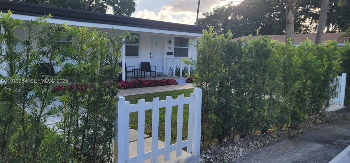 Apartment for rent at 208 SE 4th St #12, Hallandale, FL 33009
