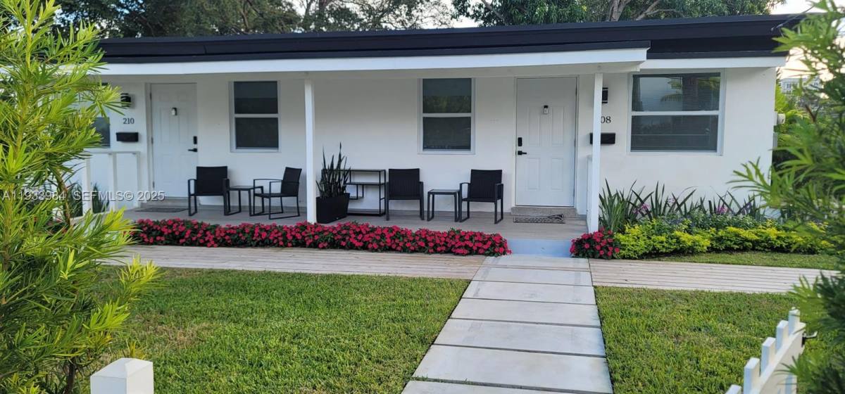 Apartment for rent at 208 SE 4th St #12, Hallandale, FL 33009