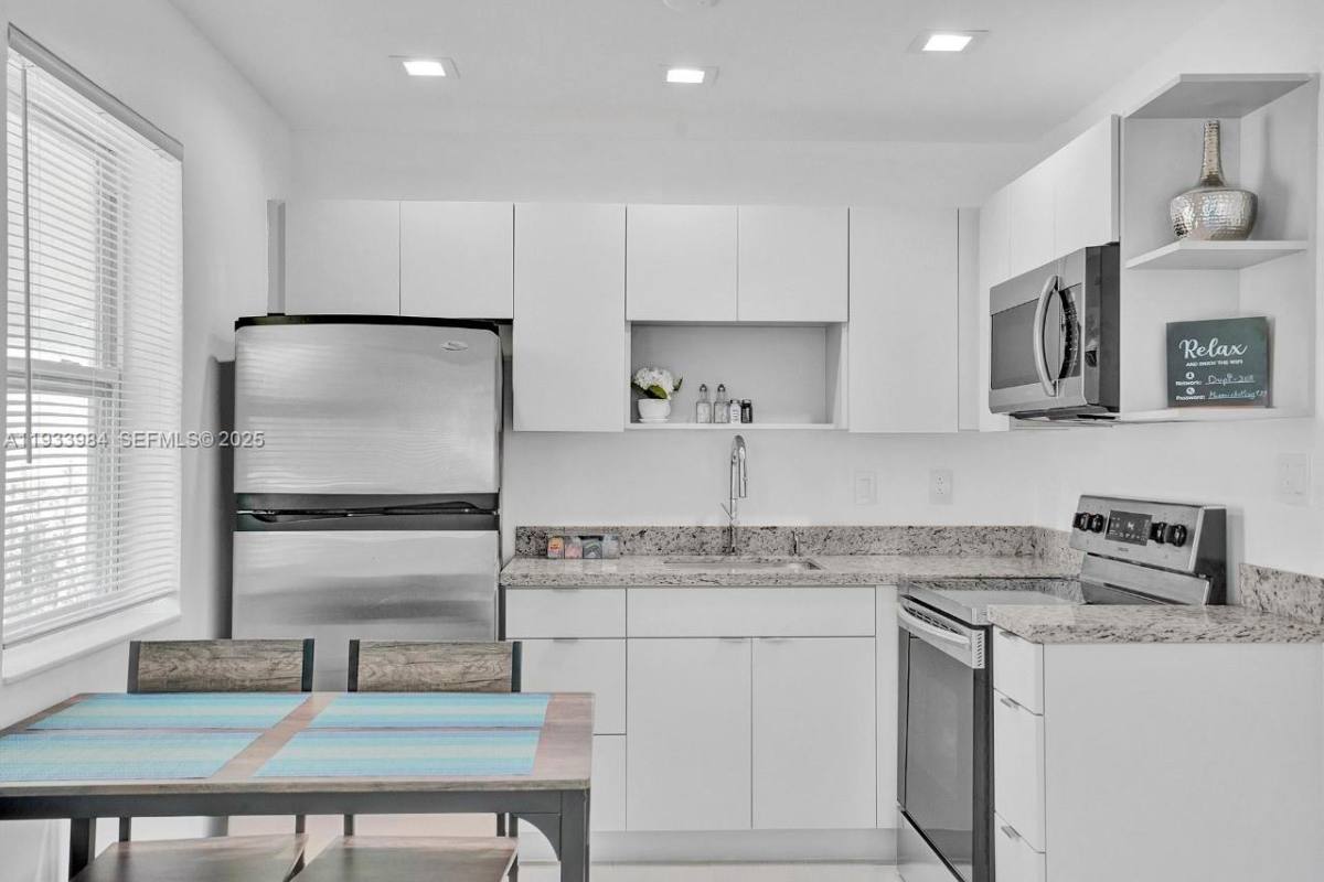 Apartment for rent at 208 SE 4th St #12, Hallandale, FL 33009