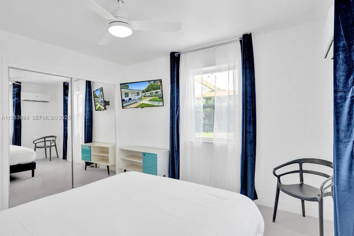 Apartment for rent at 208 SE 4th St #12, Hallandale, FL 33009