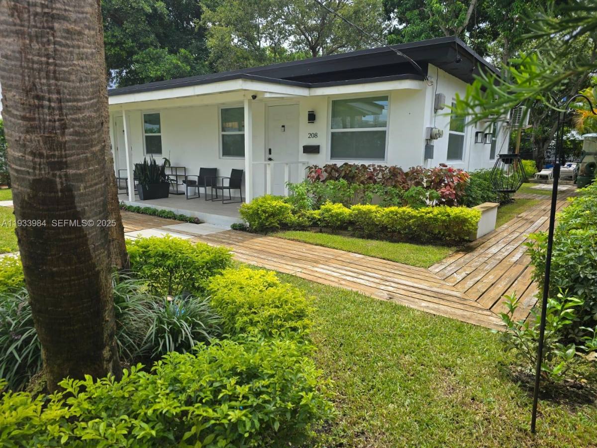 Apartment for rent at 208 SE 4th St #12, Hallandale, FL 33009