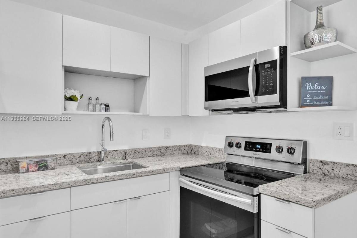 Apartment for rent at 208 SE 4th St #12, Hallandale, FL 33009