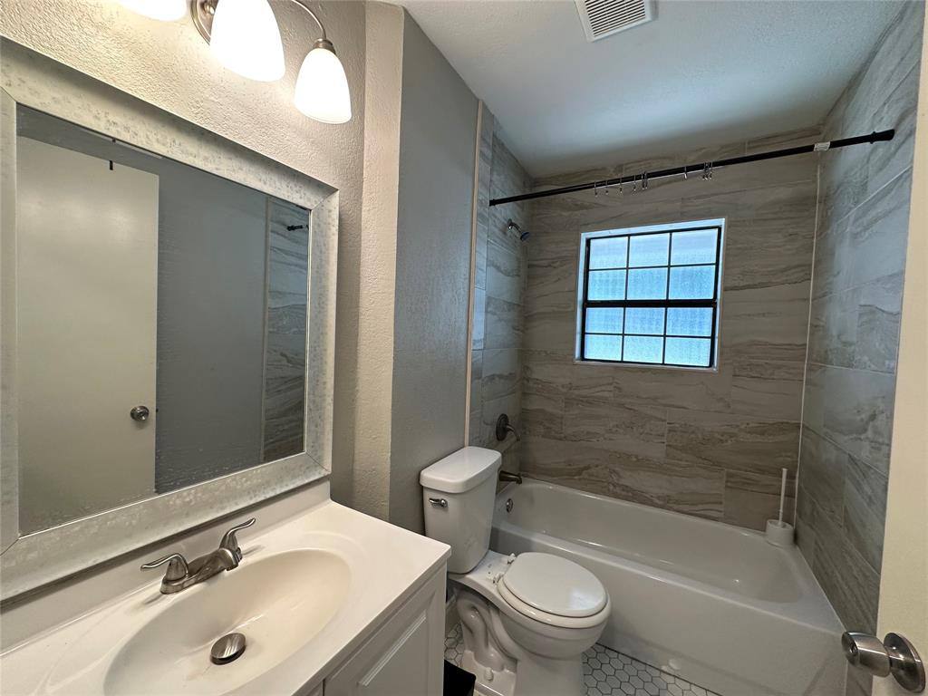 Apartment for rent at 220 S Shore Place #220, Lewisville, TX 75067