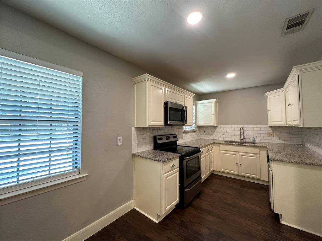 Apartment for rent at 220 S Shore Place #220, Lewisville, TX 75067