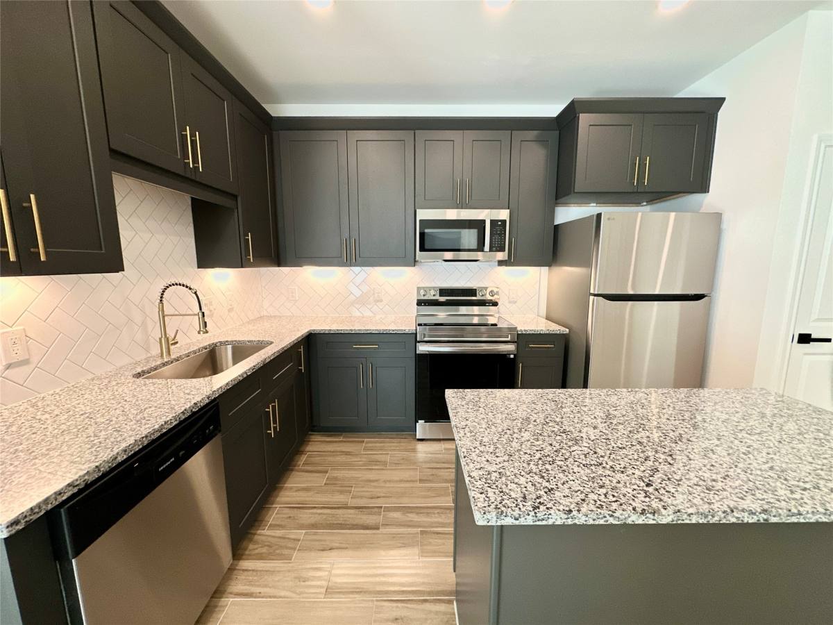 Apartment for rent at 11555 Persimmon St, Willis, TX 77318