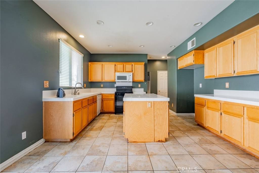 Apartment for rent at 6349 Catania Court, Palmdale, CA 93552