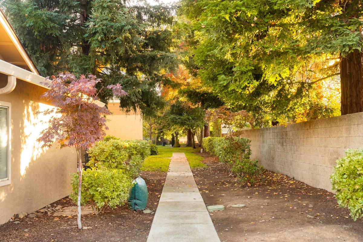 Apartment for rent at 2002 Huntington Dr, Chico, CA 95928