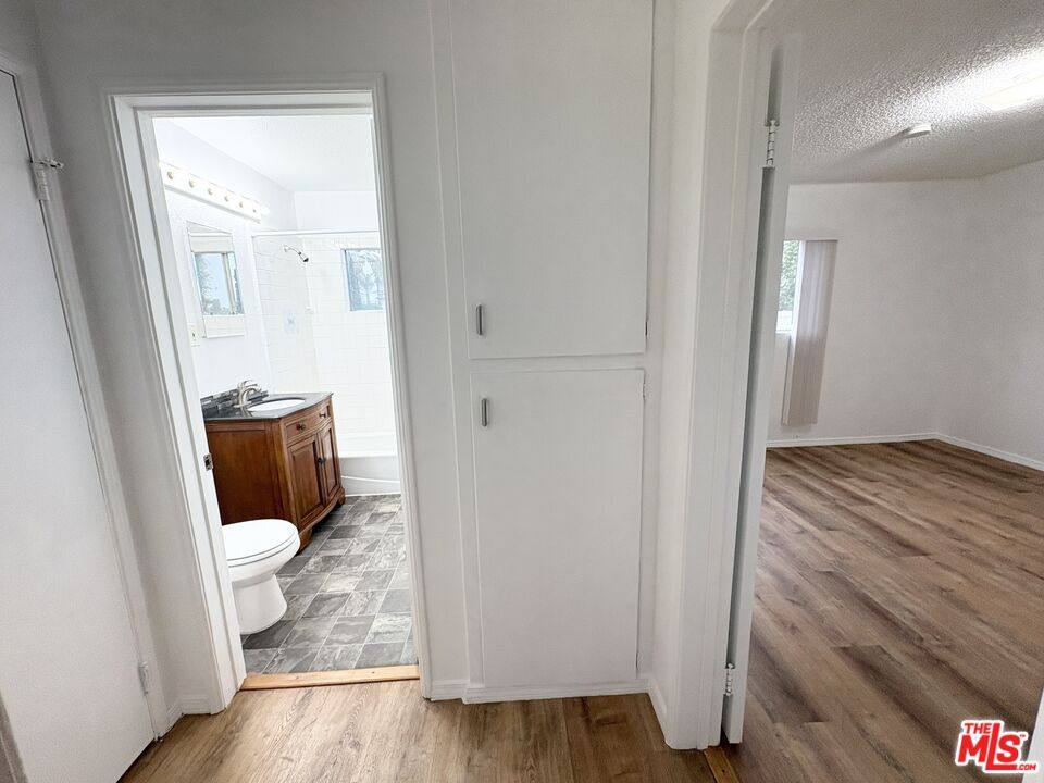 Apartment for rent at 534 Santa Clara Ave #534-6, Venice, CA 90291
