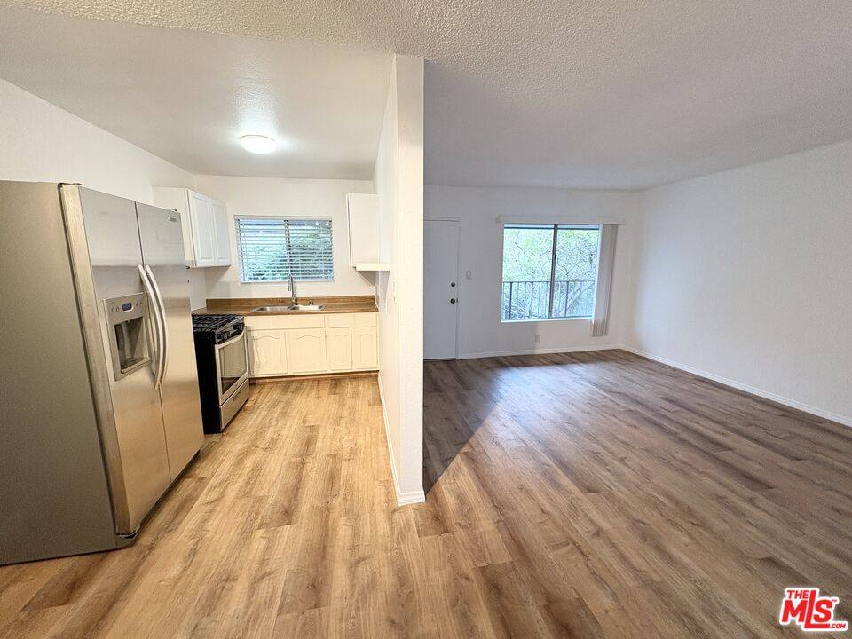 Apartment for rent at 534 Santa Clara Ave #534-6, Venice, CA 90291