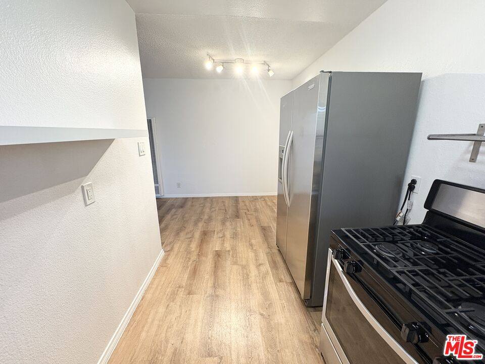 Apartment for rent at 534 Santa Clara Ave #534-6, Venice, CA 90291