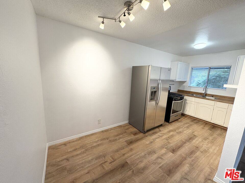 Apartment for rent at 534 Santa Clara Ave #534-6, Venice, CA 90291