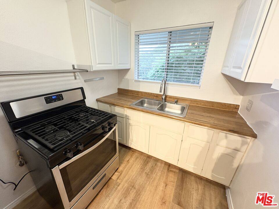 Apartment for rent at 534 Santa Clara Ave #534-6, Venice, CA 90291