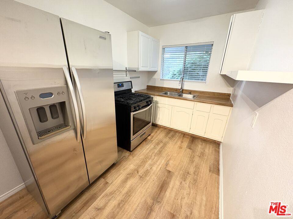 Apartment for rent at 534 Santa Clara Ave #534-6, Venice, CA 90291