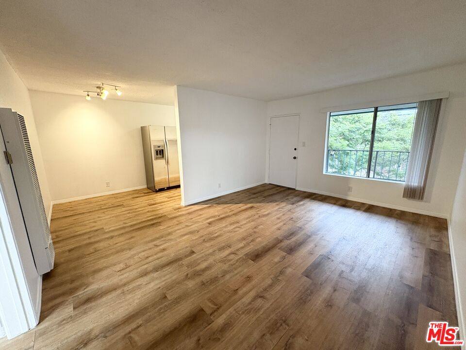 Apartment for rent at 534 Santa Clara Ave #534-6, Venice, CA 90291