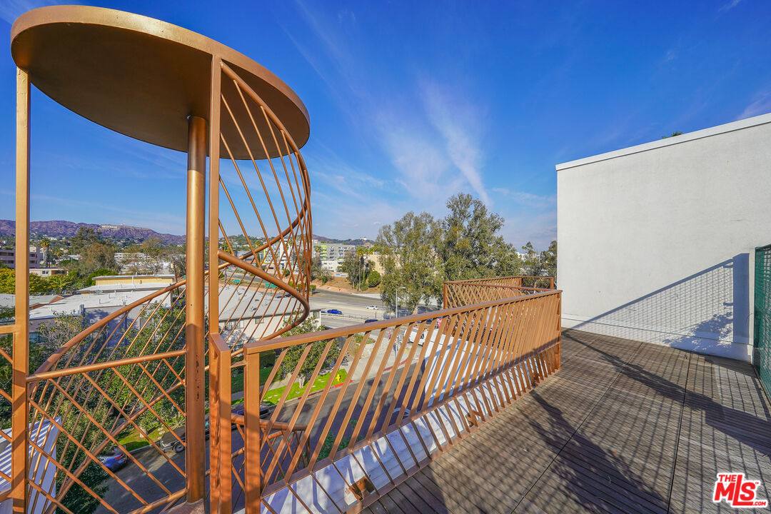 Apartment for rent at 5800 Harold Way #411, Los Angeles, CA 90028
