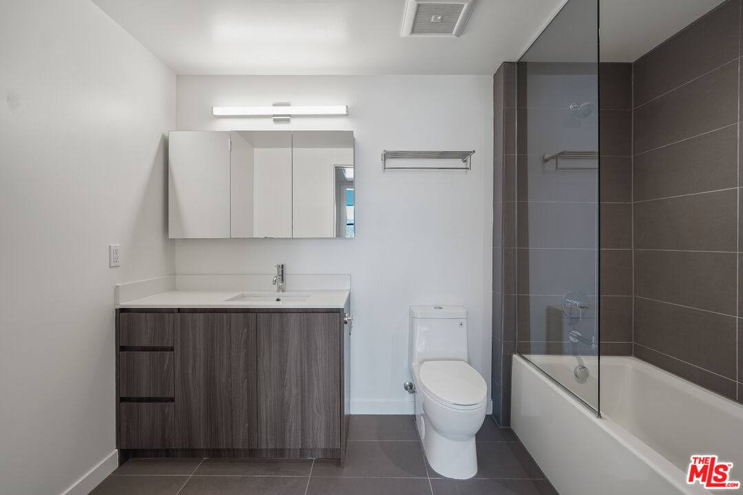 Apartment for rent at 5800 Harold Way #411, Los Angeles, CA 90028