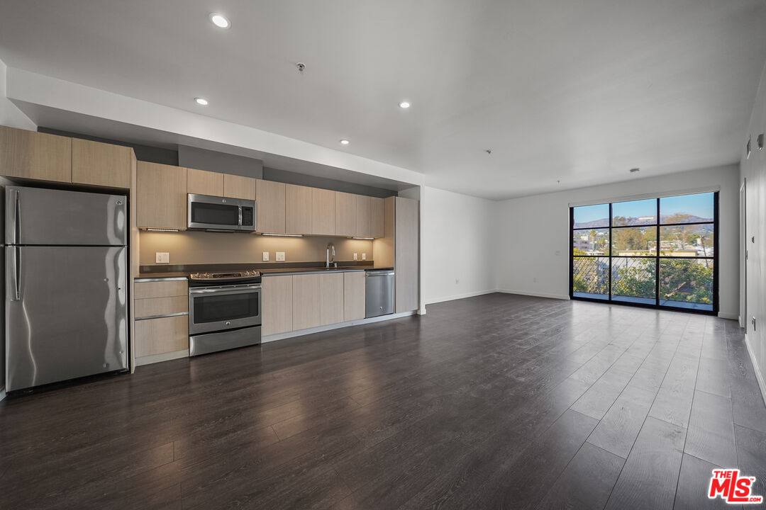 Apartment for rent at 5800 Harold Way #411, Los Angeles, CA 90028