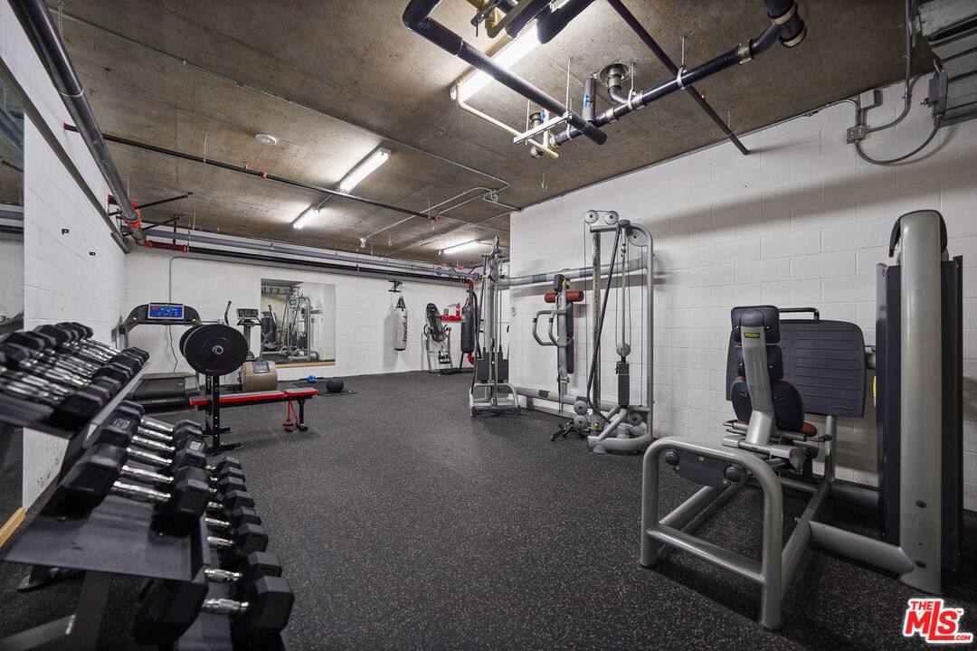 Apartment for rent at 5800 Harold Way #411, Los Angeles, CA 90028