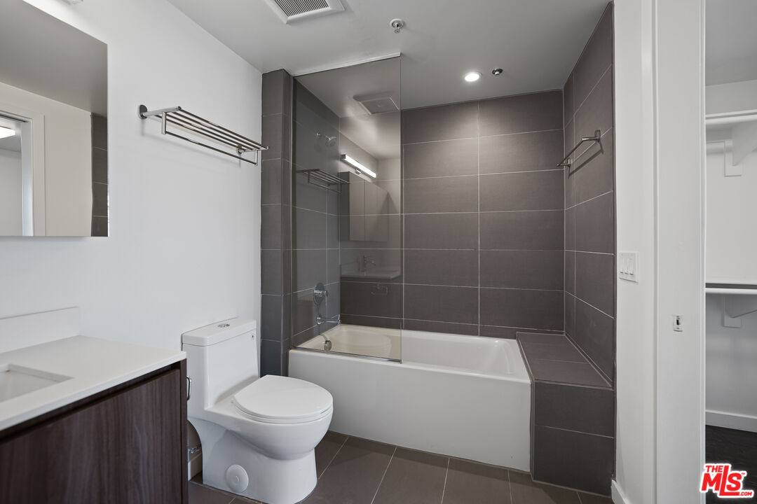 Apartment for rent at 5800 Harold Way #411, Los Angeles, CA 90028
