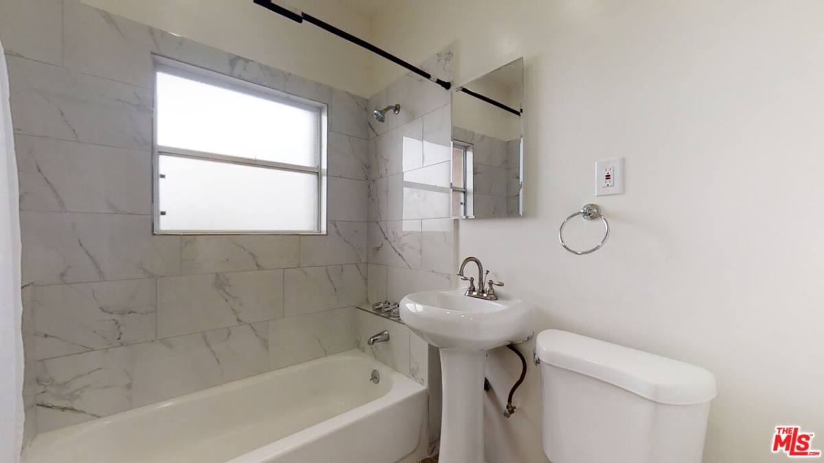 Apartment for rent at 738 New Hampshire Ave #302, Los Angeles, CA 90005
