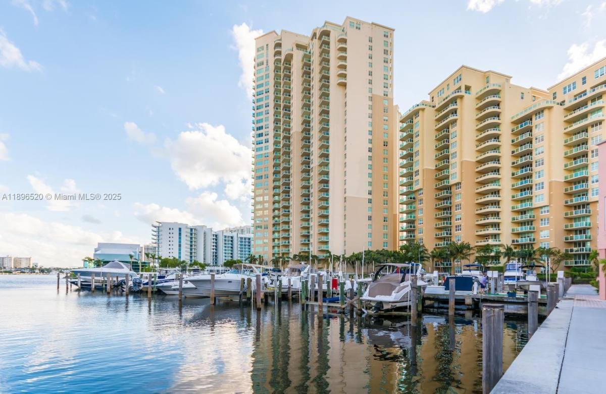 Apartment for rent at 3340 NE 190th St #1002, Miami, FL 33180
