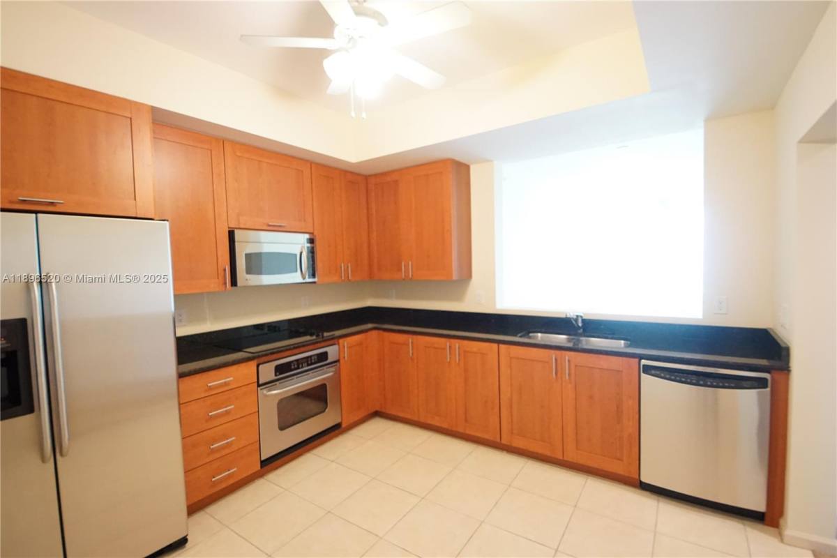 Apartment for rent at 3340 NE 190th St #1002, Miami, FL 33180