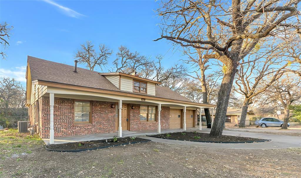 Apartment for rent at 828 S Collins St #828, Arlington, TX 76010