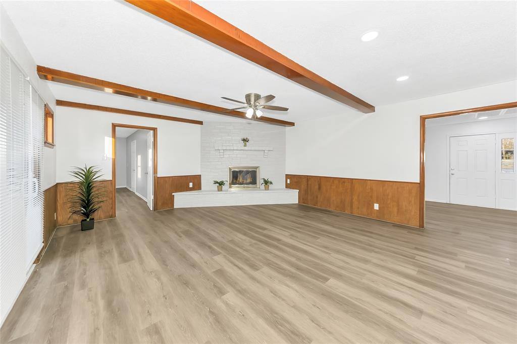 Apartment for rent at 828 S Collins St #828, Arlington, TX 76010