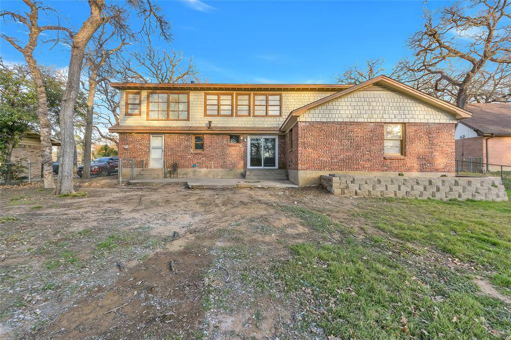 Apartment for rent at 828 S Collins St #828, Arlington, TX 76010