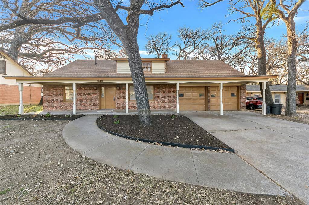 Apartment for rent at 828 S Collins St #828, Arlington, TX 76010