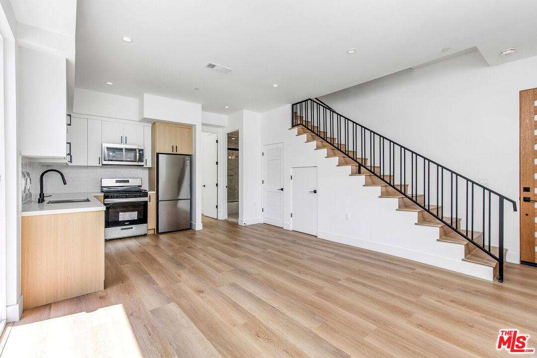 Townhouse for rent at 11241 Morrison St #6, North Hollywood, CA 91601