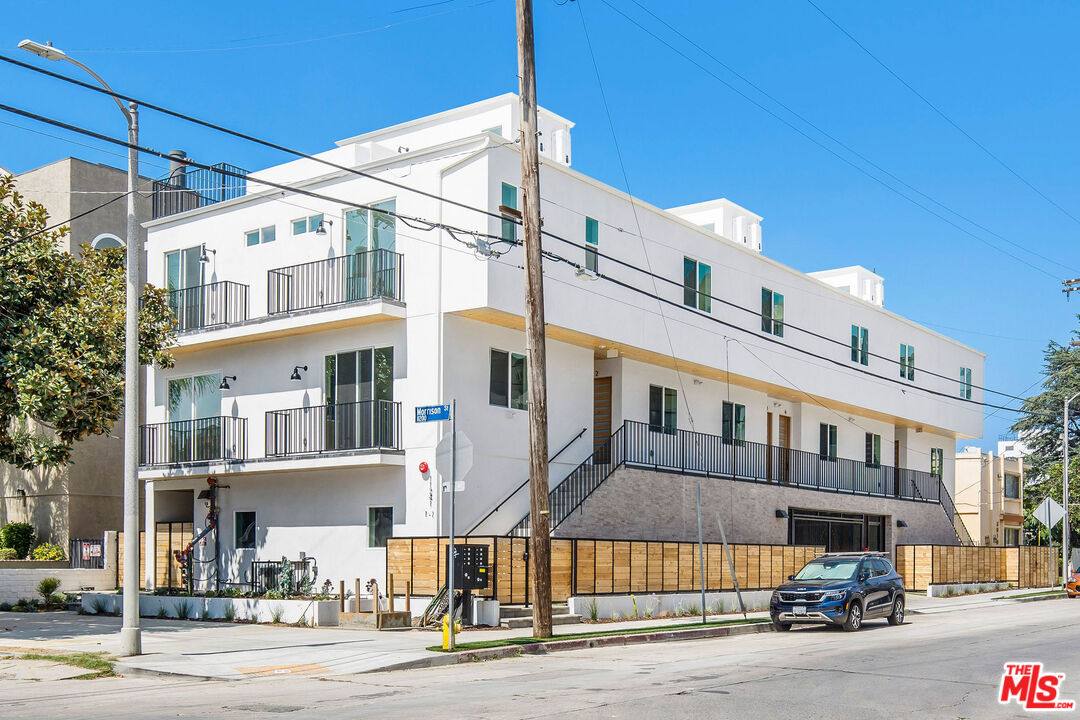 Townhouse for rent at 11241 Morrison St #6, North Hollywood, CA 91601