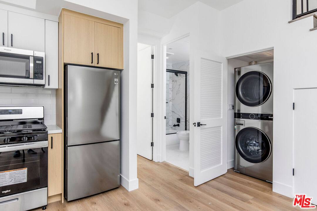 Townhouse for rent at 11241 Morrison St #6, North Hollywood, CA 91601