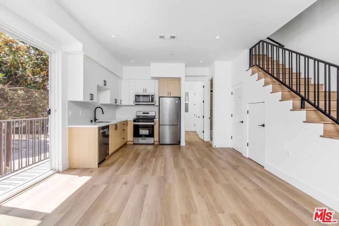 Townhouse for rent at 11241 Morrison St #6, North Hollywood, CA 91601